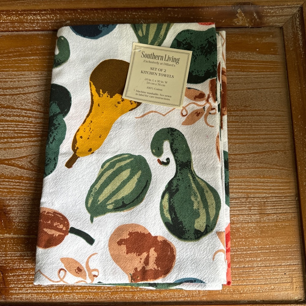 NWT Southern Living Set of 2 Kitchen Towels